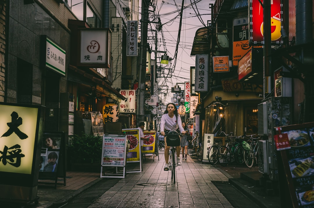 Practical Tips for Solo Female Travelers Shopping Vintage Kimono in Komagome